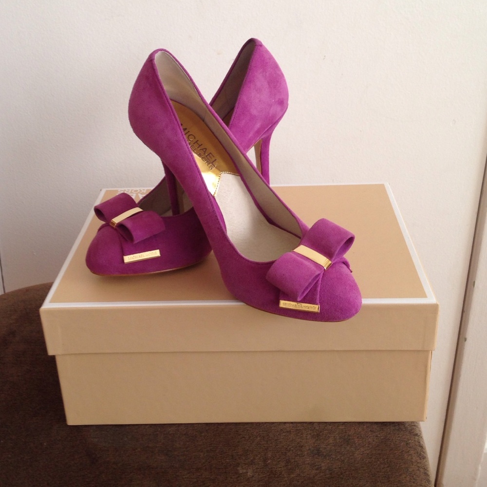 Michael Kors Delphine Suede Pomegranate - Picture 3 of 4